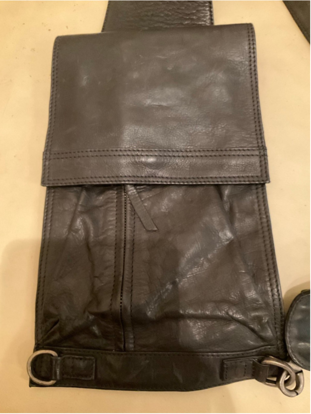 R.P.S Black Leather Crossbody Bag Minimalist Sling Shoulder Bag - Picture 4 of 7